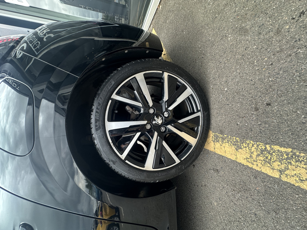 Peugeot 208 1.2 Puretech 100 Allure Black #6