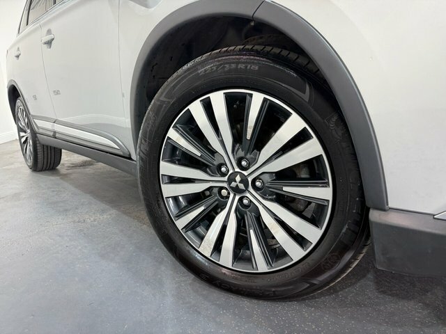 Mitsubishi Outlander 2.0 Mivec 4 Suv Cvt 4Wd Euro 6 Ss 1 Silver #4