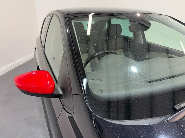 Volkswagen Polo 1.2 Tsi Bluemotion Tech Beats Hatchback GY17YPO Black #4
