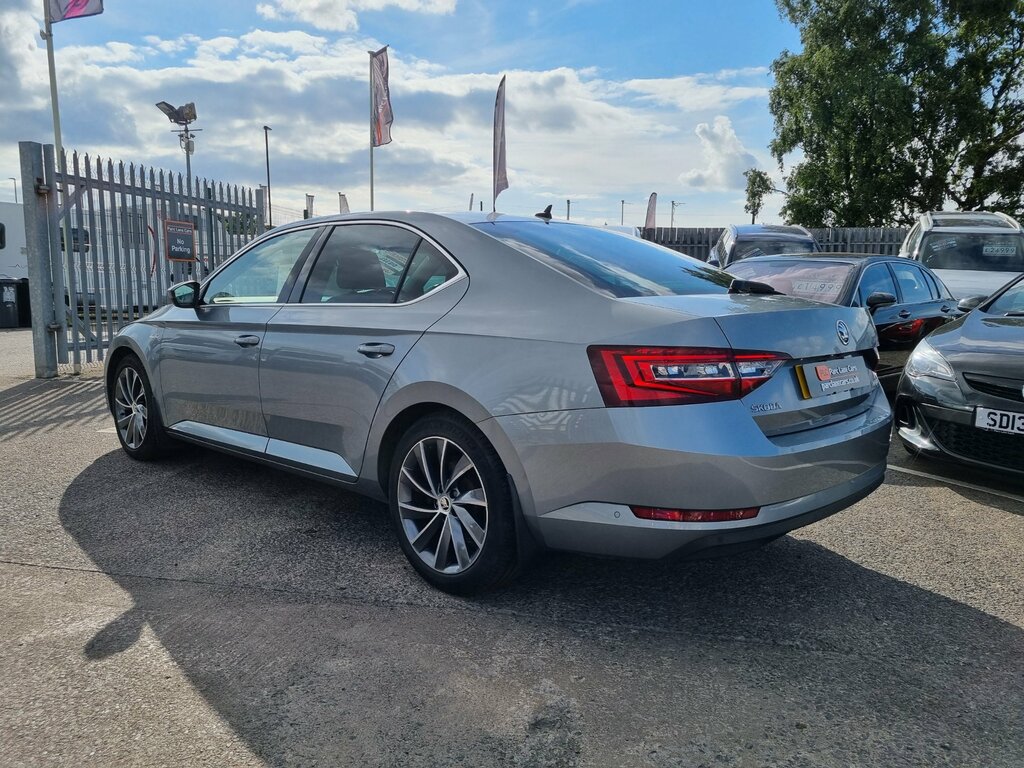 Skoda Superb 2.0 Tdi Laurin Klement Hatchback Dsg - Only 4000 Grey #4