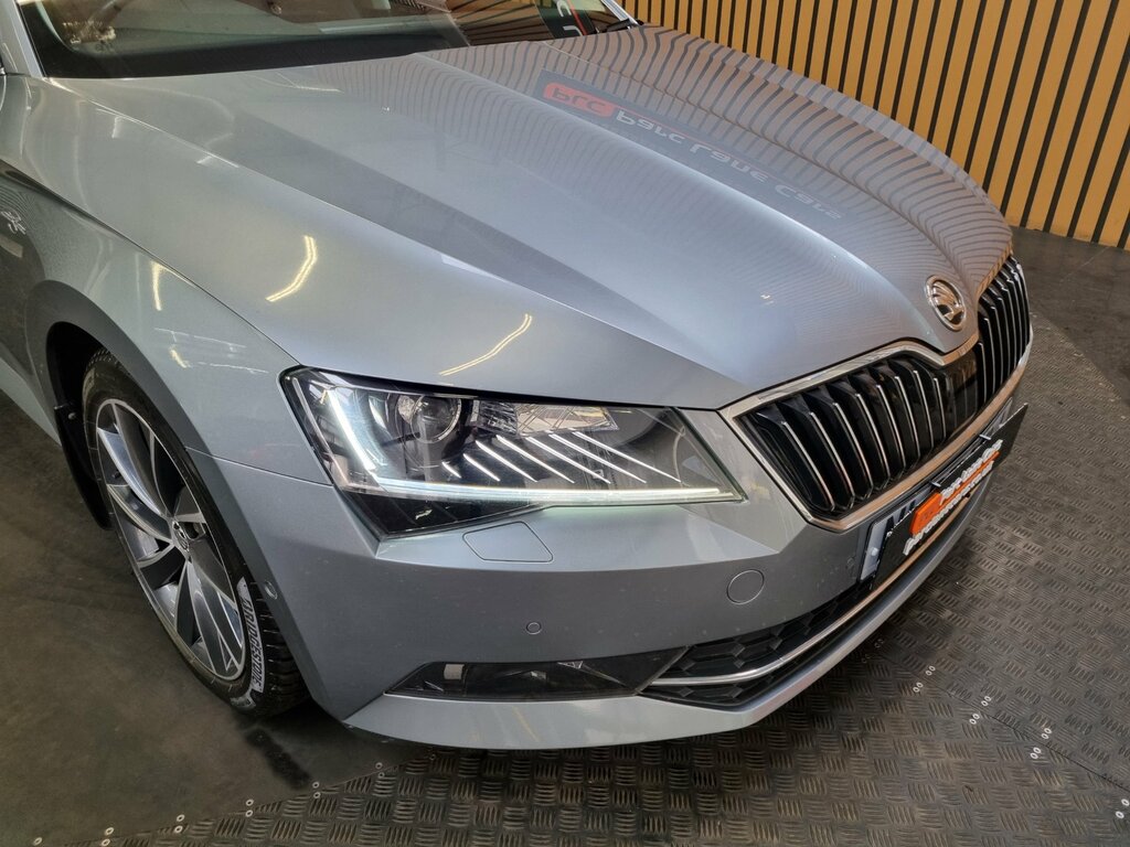 Skoda Superb 2.0 Tdi Laurin Klement Hatchback Dsg - Only 4000 Grey
