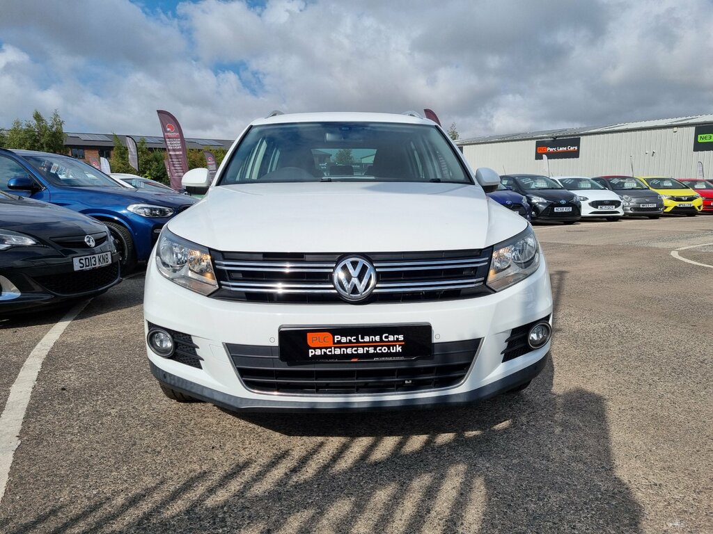 Volkswagen Tiguan 2.0 Tdi Bluemotion Tech Match Edition Suv Dies SO65VRK White #2