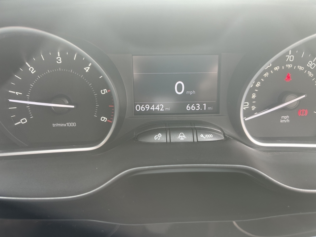Peugeot 208 1.6 E-hdi Allure Grey #2