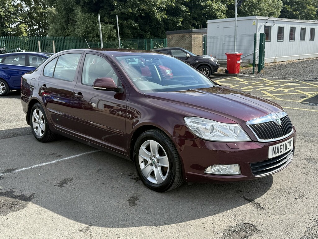 Skoda Octavia Hatchback 2.0 Tdi Elegance 2011 Red #2