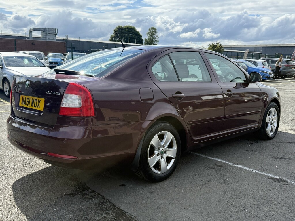 Skoda Octavia 2.0 Tdi Elegance Red #3