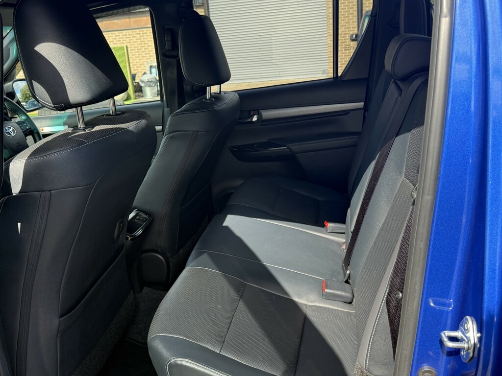 Toyota HILUX Invincible X 4Wd D-4d Dcb Grey #32