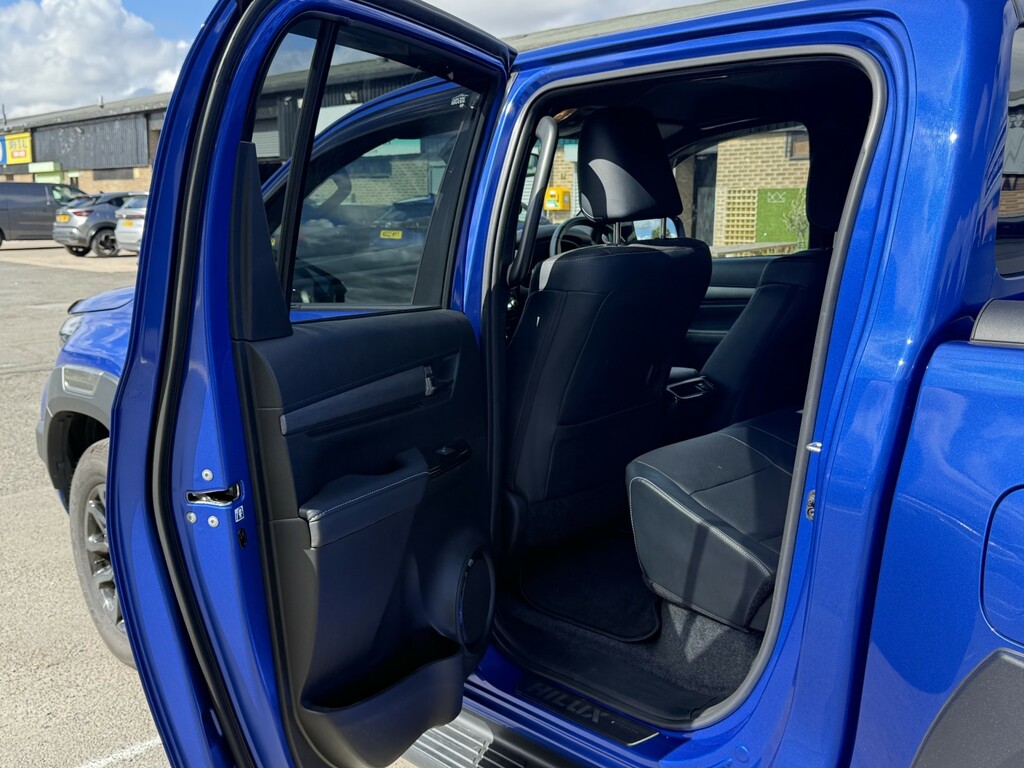 Toyota HILUX Invincible X 4Wd D-4d Dcb Grey #31