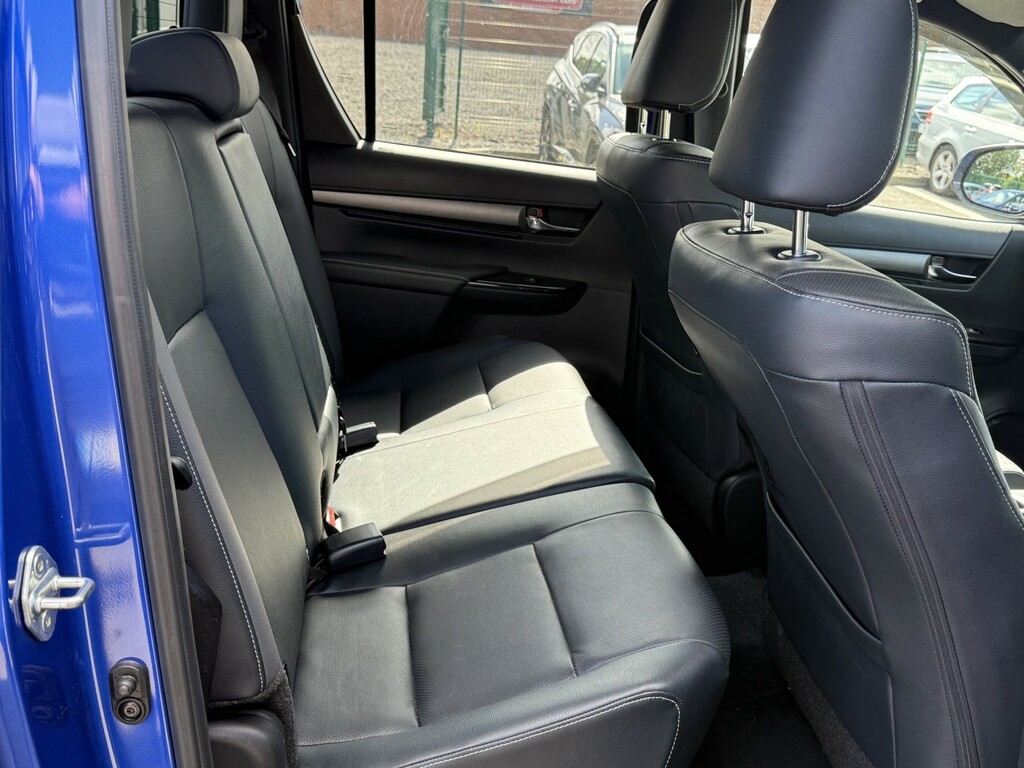 Toyota HILUX Invincible X 4Wd D-4d Dcb Grey #36
