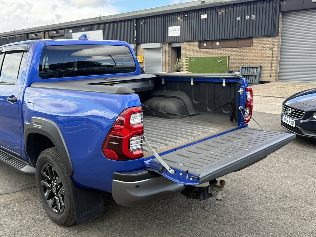 Toyota HILUX Invincible X 4Wd D-4d Dcb Grey #40