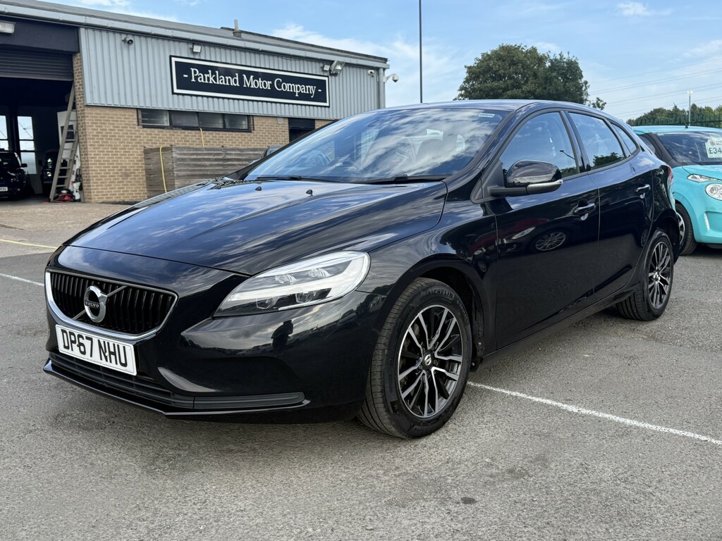Volvo V40 2.0 Momentum T2 Black