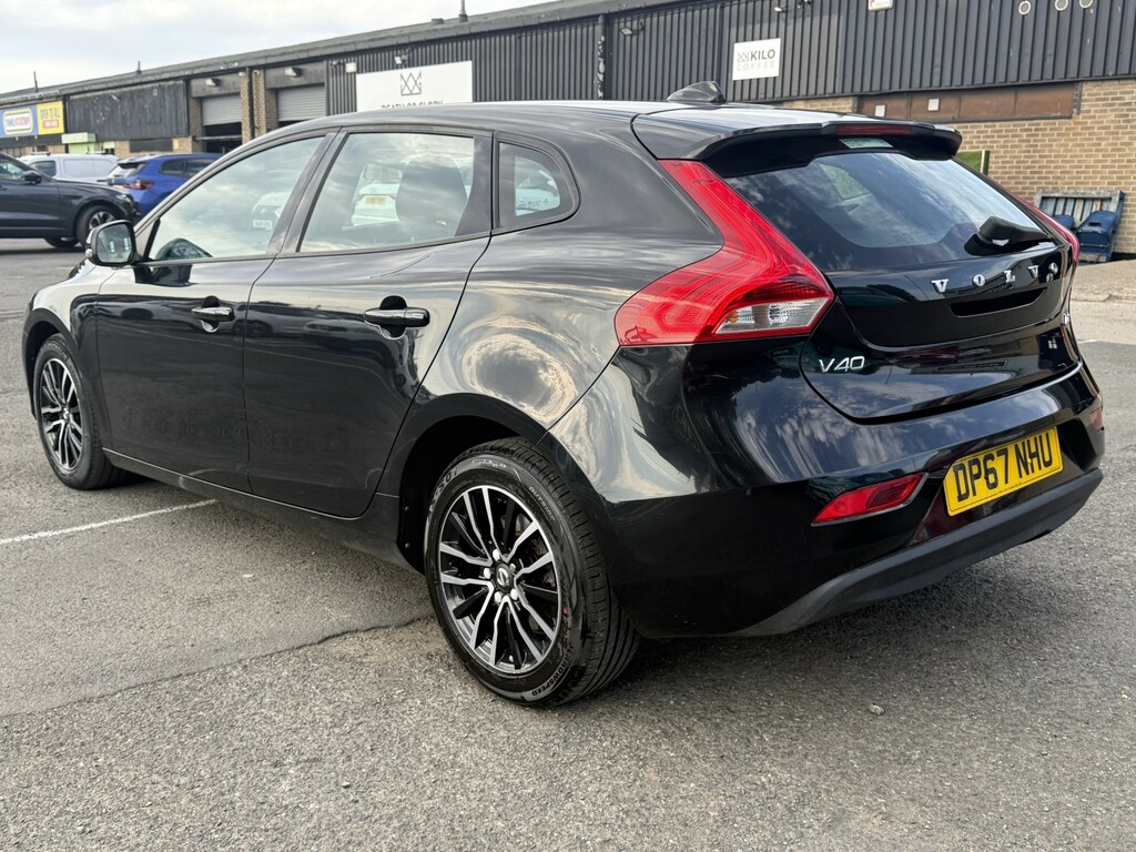 Volvo V40 2.0 Momentum T2 Black #4