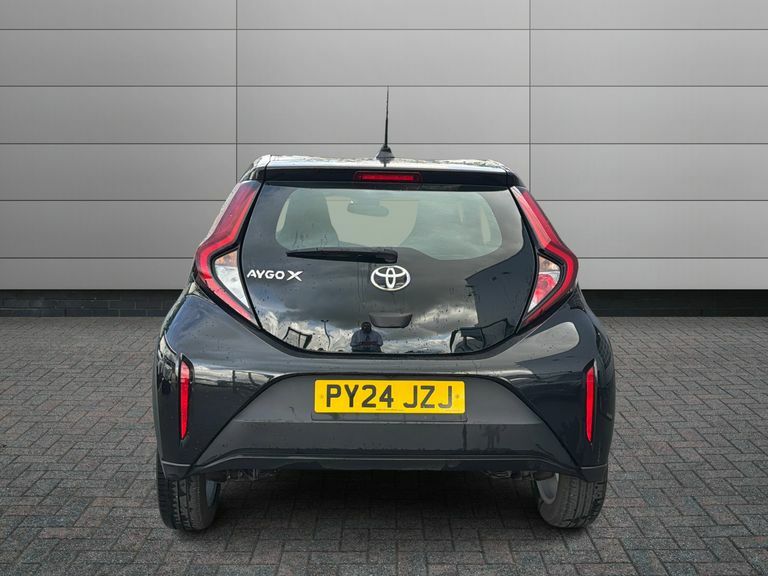 Toyota Aygo X Edge White #4