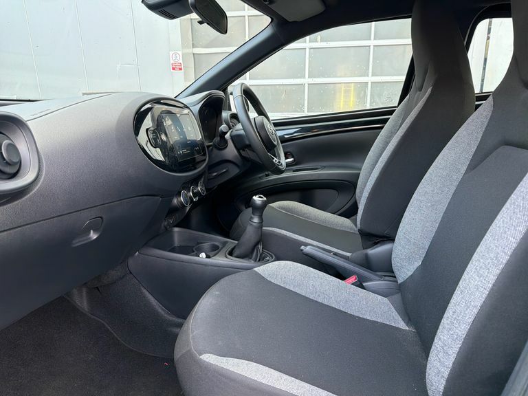 Toyota Aygo X Edge White #6