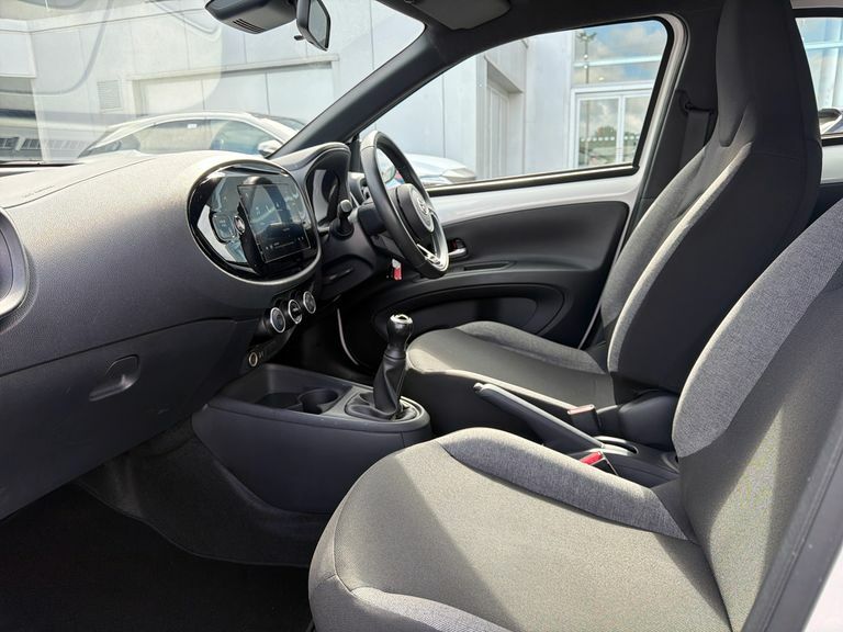 Toyota Aygo X Pure White #6