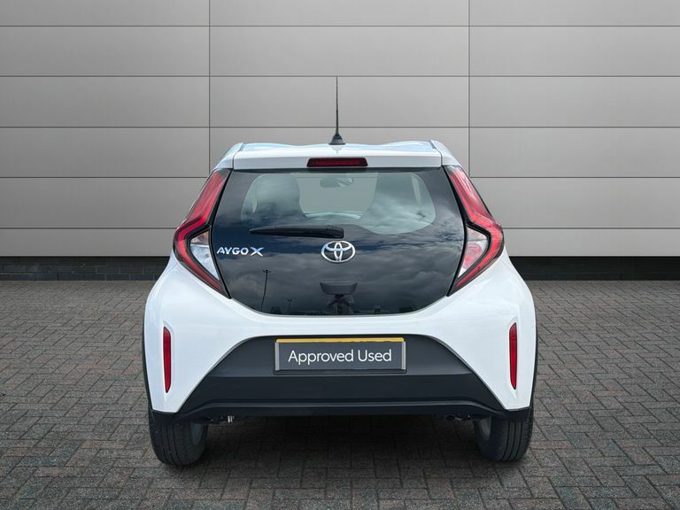 Toyota Aygo X Pure White #4