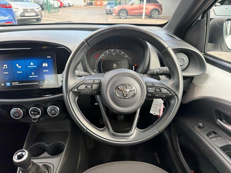 Toyota Aygo X Pure White #9