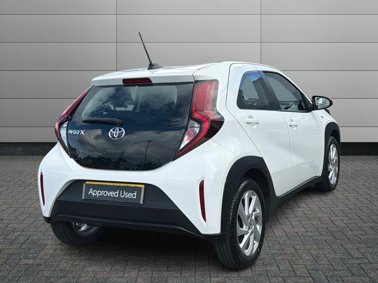 Toyota Aygo X Pure White #2