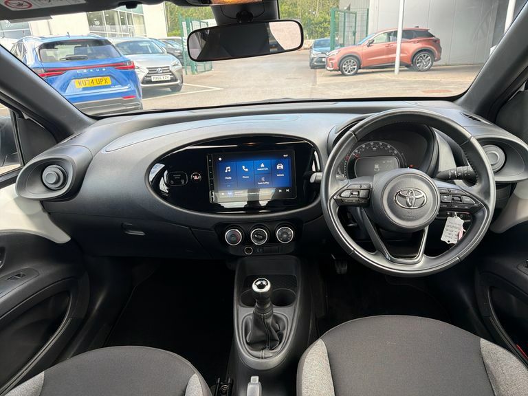 Toyota Aygo X Pure White #8