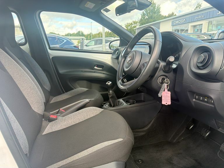 Toyota Aygo X Pure White #12