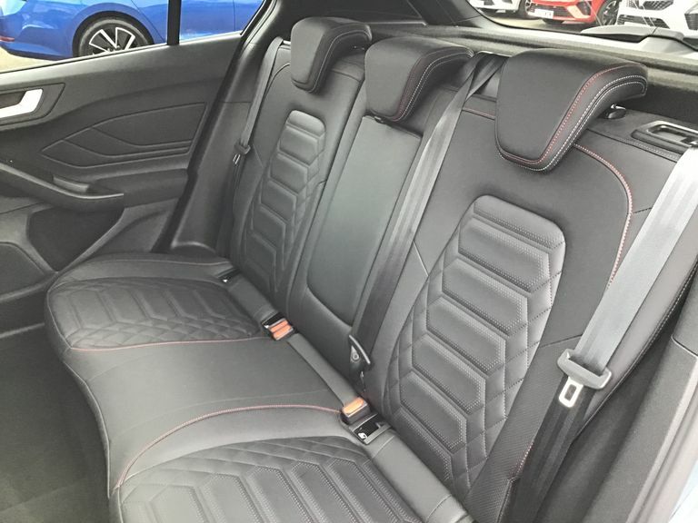 Ford Focus 1.0T Ecoboost St-line X Estate E White #8