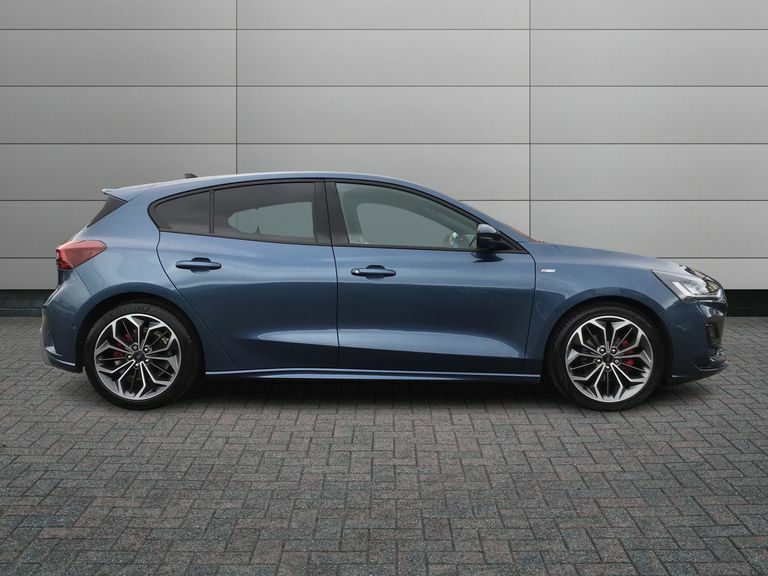 Ford Focus 1.0T Ecoboost St-line X Estate E White #4