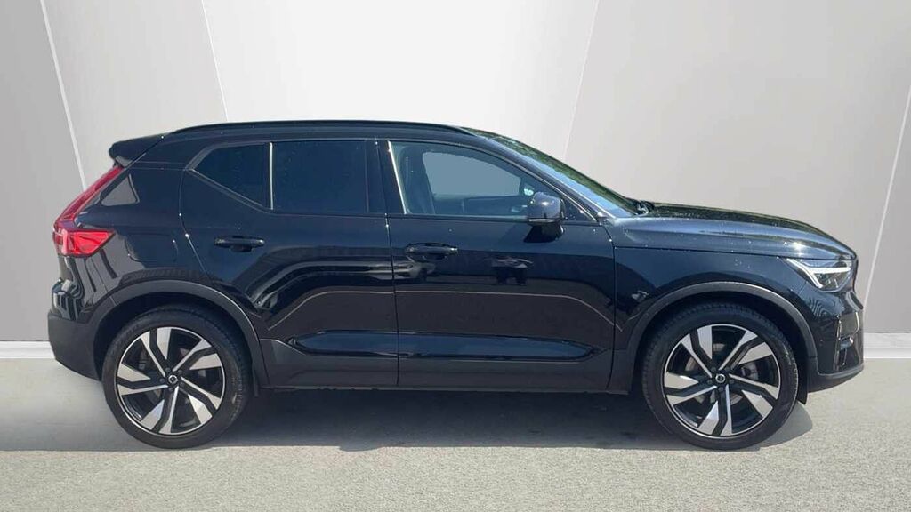 Volvo XC40 Ultimate, B4 Mild Hybrid, Dark CF23XTT Black #3