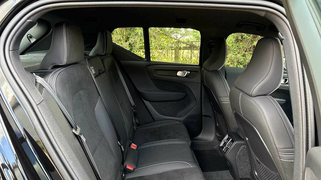 Volvo XC40 Plus, B4 Mild Hybrid, Dark NJ26WEW Black #6