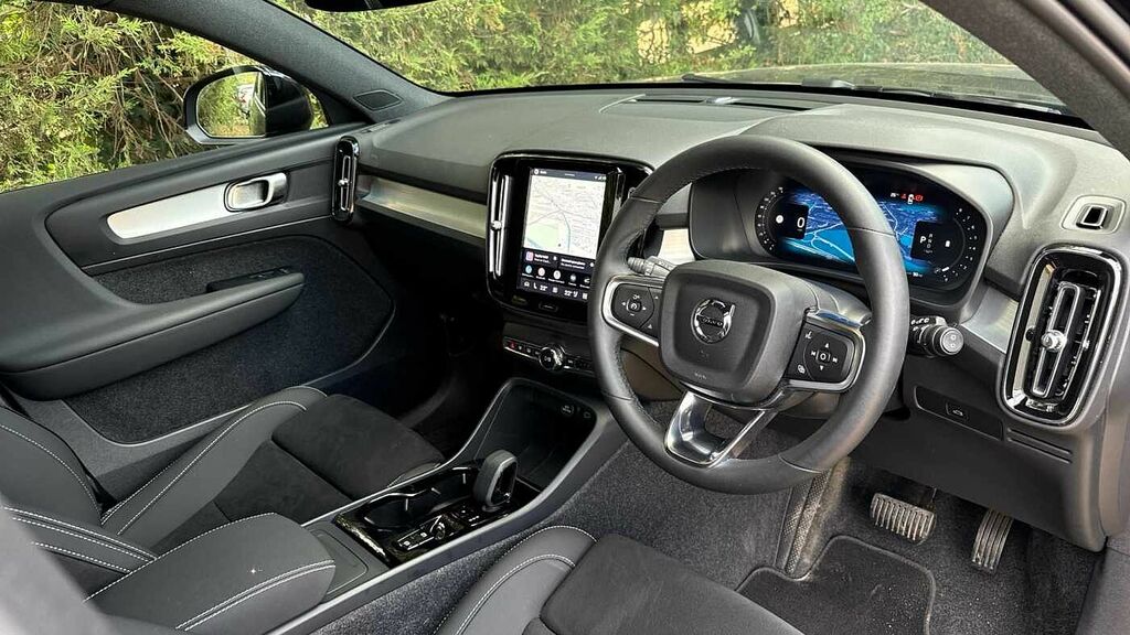 Volvo XC40 Plus, B4 Mild Hybrid, Dark NJ26WEW Black #4