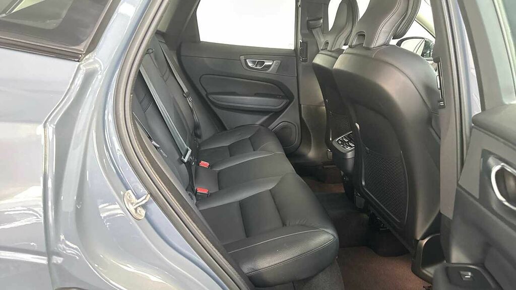 Volvo XC60 B5 P Awd Plus Dark Grey #6