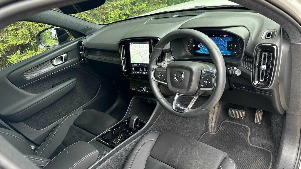 Volvo XC40 B3 P Plus Dark White #4