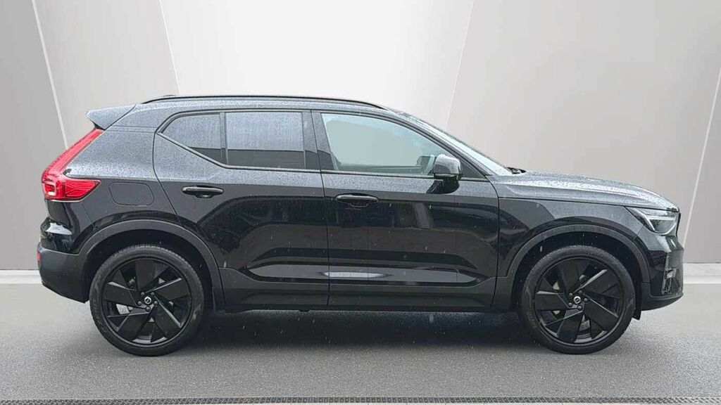 Volvo XC40 B4 P Black Edition Plus Black #3