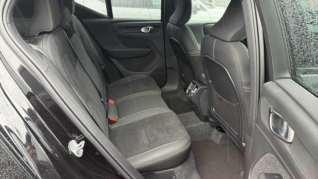 Volvo XC40 B4 P Black Edition Plus Black #6