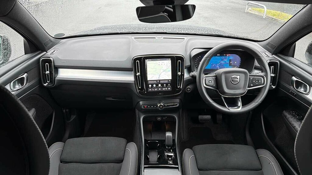 Volvo XC40 B4 P Black Edition Plus Black #5