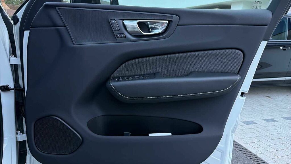 Volvo XC60 Recharge R-design Pro, T8 Awd Plug-in Hybrid Black #28