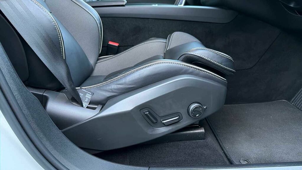 Volvo XC60 Recharge R-design Pro, T8 Awd Plug-in Hybrid Black #29