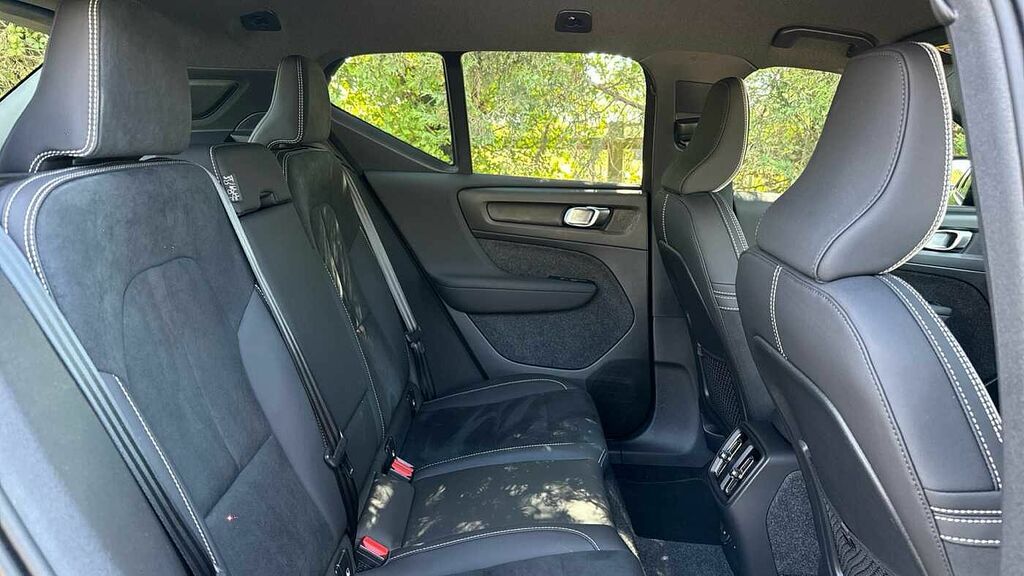 Volvo EX40 Plus, Single Motor Extended Range, Black #6