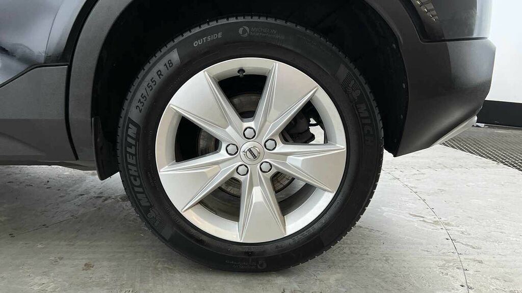 Volvo XC40 Core, B3 Mild Hybrid, Black #4