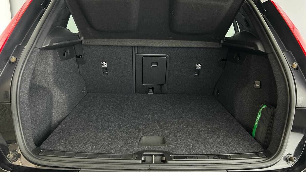 Volvo XC40 Core, B3 Mild Hybrid, Black #5