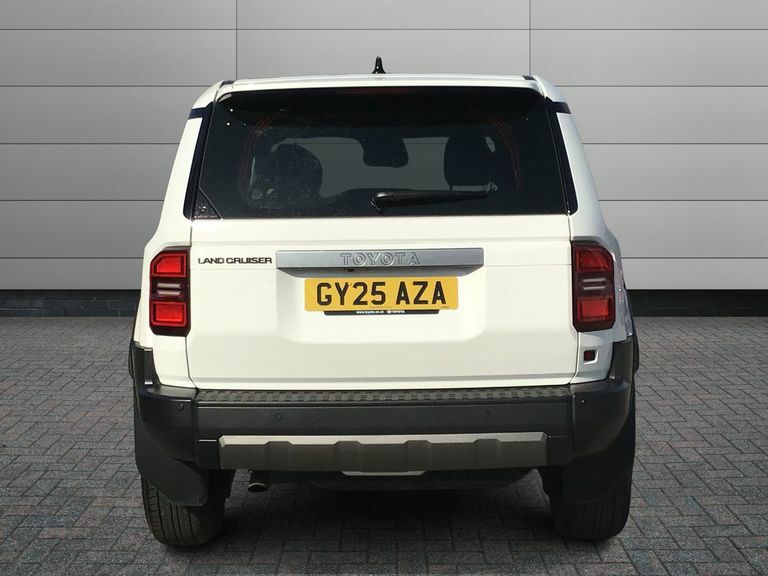 Toyota Land Cruiser 2.8D 205 Commercial GY25AZA White #4