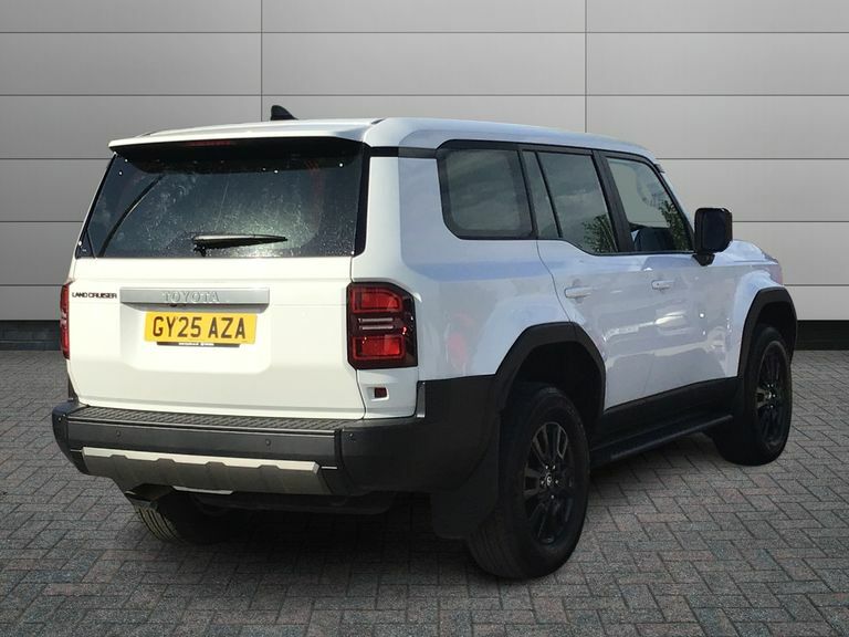 Toyota Land Cruiser 2.8D 205 Commercial GY25AZA White #2