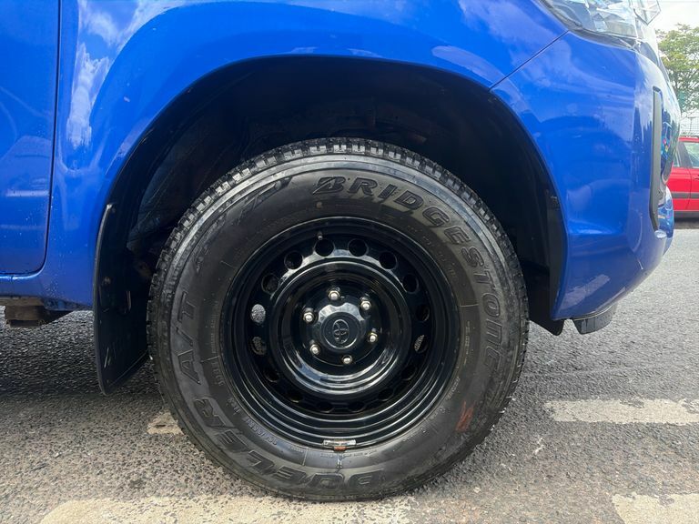 Toyota HILUX Active Extra Cab Pick Up 2.4 D-4d Orange #16