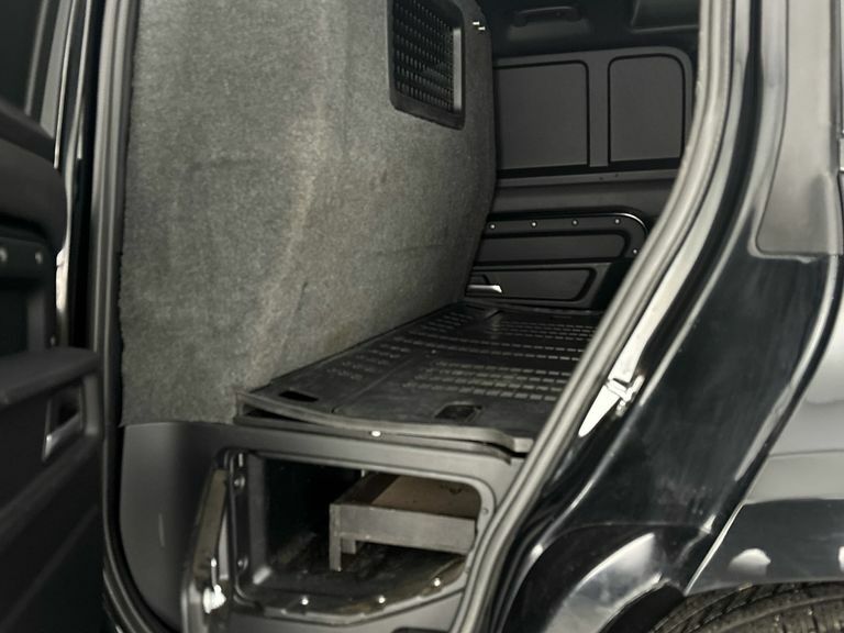 Volvo V60 Defender 110 Hard Top X-dynamic Hse Mhev SW23VWN Black #4