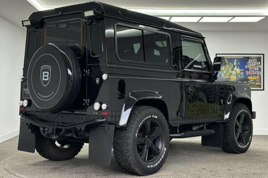 Land Rover Defender Bespoke Edition Black #4