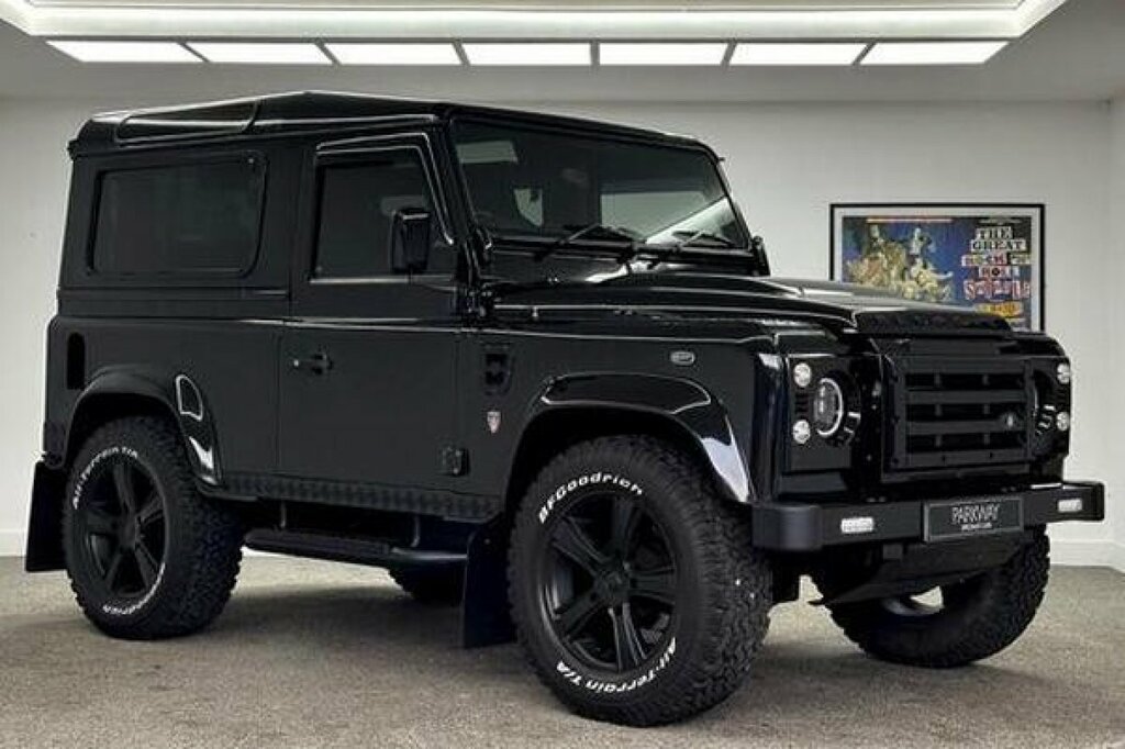 Land Rover Defender Bespoke Edition Black #5