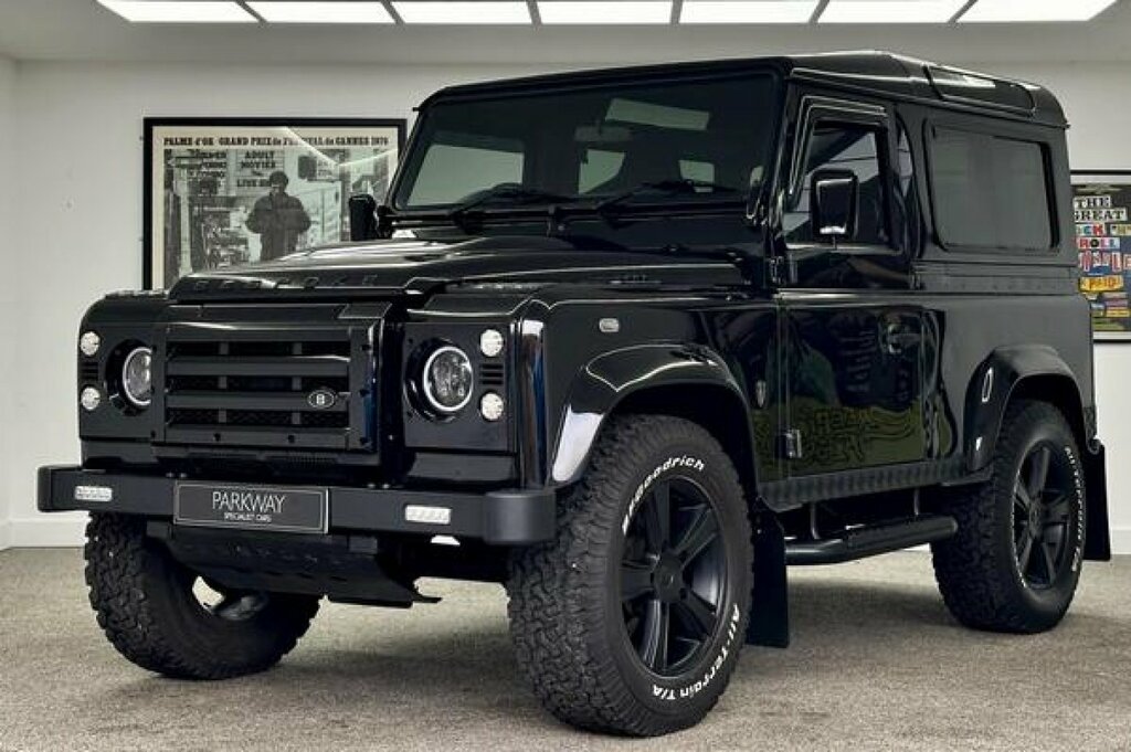 Land Rover Defender Bespoke Edition Black #3