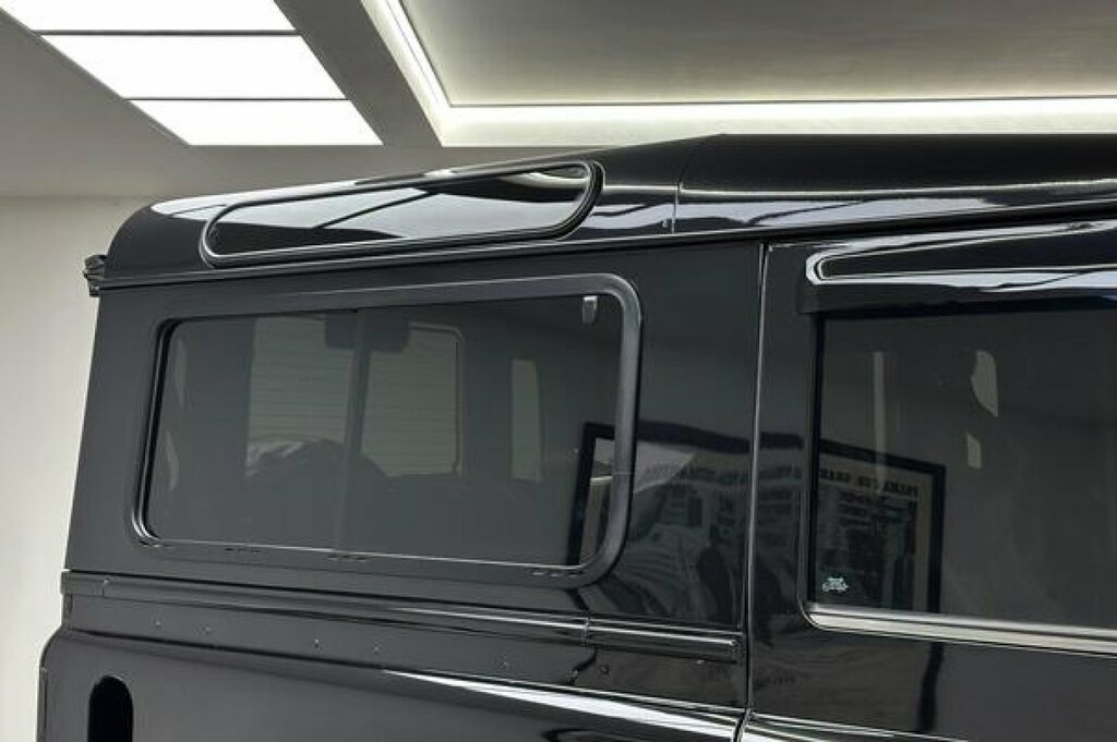 Land Rover Defender Bespoke Edition Black #6