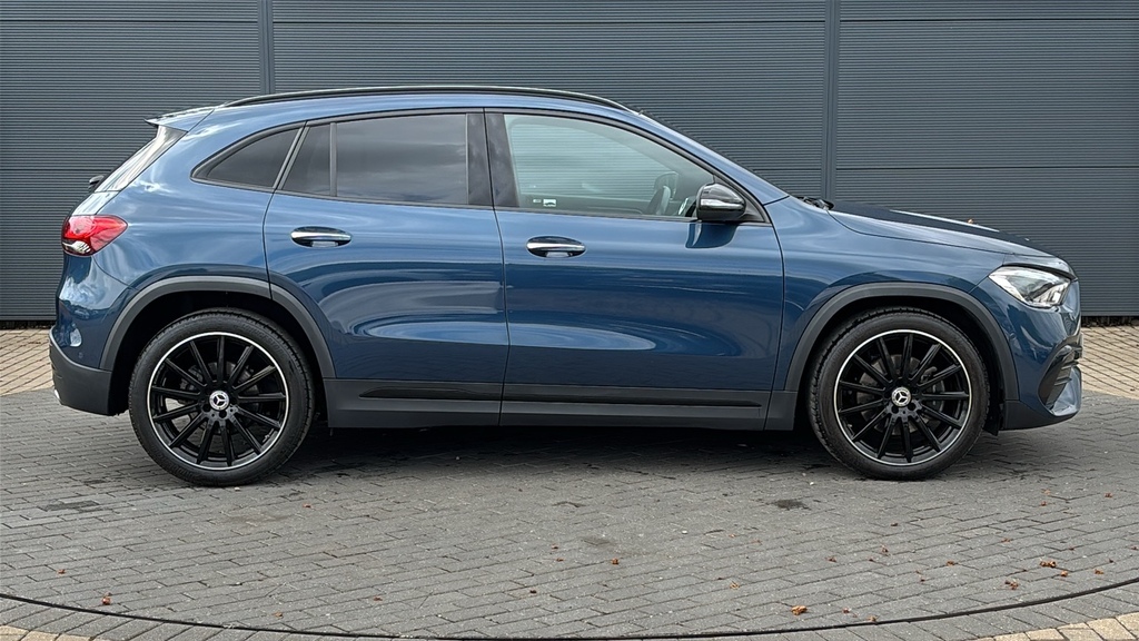 Mercedes-Benz GLA Class Gla 200D Amg Line Premium Plus Night Ed Blue #4