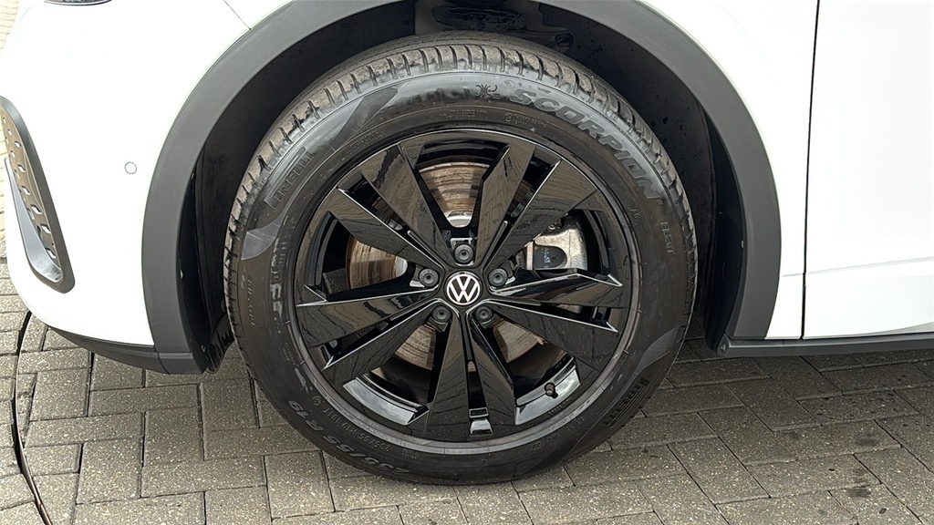 Volkswagen ID.5 210Kw Black Edition Pro 77Kwh 286 Ps White #5