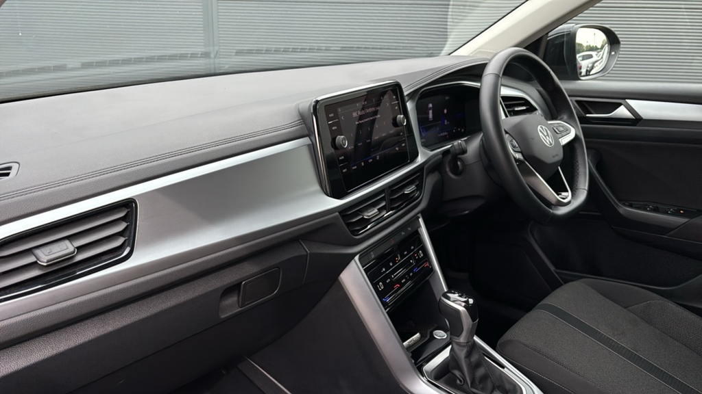 Volkswagen T-Roc 1.5 Tsi Match Dsg 150 Ps Black #2