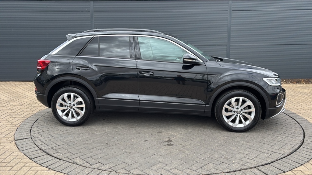 Volkswagen T-Roc 1.5 Tsi Match 150 Ps Black #4